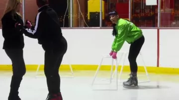 Chaqueta de béisbol bordada de H&M usada por Vanessa Rider en Basketball Wives (T11E03)