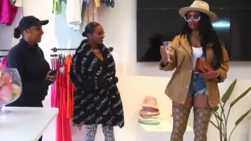 GG The Hacker Project Knife Botas altas hasta la rodilla usadas por Jennifer Williams como se ve en Basketball Wives (T11E03)