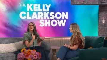 Cinq a Sept Benji Cropped Wide Leg Denim Pants usado por Kelly Clarkson como se ve en The Kelly Clarkson Show el 26 de octubre de 2023