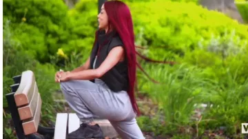 Yeezy 500 Utility Black portée par Brittany Renner comme on le voit dans Basketball Wives (S11E03)