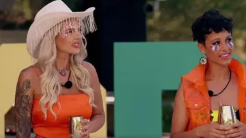 Dolls Kill Icy Freestyle Rhinestone Fringe Cowboy Hat usado por Eva