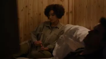 Zara Over­sized Over­shirt with Pock­ets worn by Nora Antony (Andy Allo) as seen in Upload (S03E04)