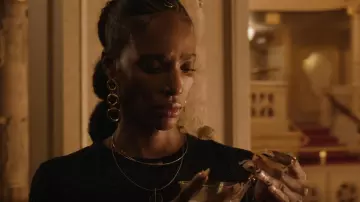 Zara Aretes Caídos Círculo Desemparejado usados por Aleesha (Zainab Johnson) como se ve en Upload (S03E04)