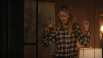 Camisa Rails Angelica usada por Gaynor Phelps (Gus Birney) como se ve en Shining Vale (T02E02)