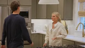 Faherty Legend Half Zip Sweatshirt porté par Madison LeCroy comme on le voit dans Southern Charm (S09E07)