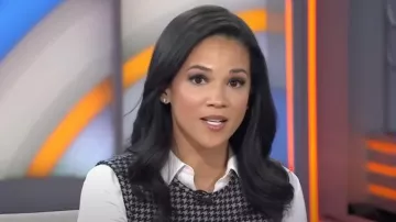 Max Mara Ginnata Houndstooth Wool Dress worn by Laura Jarrett as seen in Today on  October 26, 2023