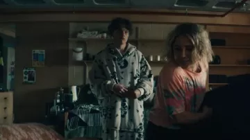 El Oodie Panda Oodie usado por Sam Riordan (Asa Germann) como se ve en Gen V (S01E07)