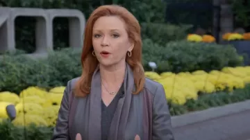 Veste de soirée en cuir de chèvre Muubaa portée par Kelly Odonnell comme on le voit dans Aujourd’hui le 27 octobre 2023