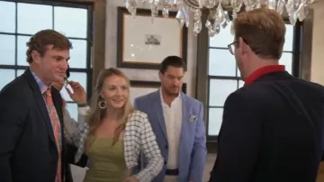 Shein Plaid Tank Crop Top et veste ouverte sur le devant sans short portée par Taylor Ann Green comme on le voit dans Southern Charm (S09E07)