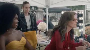 Chaqueta motera de cuero Dalby de Allsaints como se ve en American Horror Stories (S03E03)