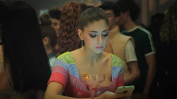 Eleonora Gottardi Liu.Jo Chaleco usado por Sara (Carmen Arrufat Blasco) como se ve en Élite (T07E07)