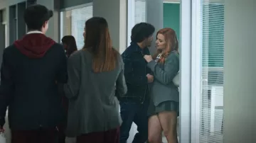 Chaqueta a cuadros de H&M en tartán usada por Raúl (Alex Pastrana) como se ve en Elite (T07E08)