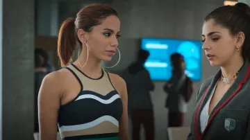 Pe Nation Aventura One Piece usado por Sara (Carmen Arrufat) como se ve en Elite (S07E08)