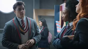 Gant Patched Cricket V-Neck Sweater worn by Iván Carvalho (André Lamoglia) as seen in Elite (S07E04)