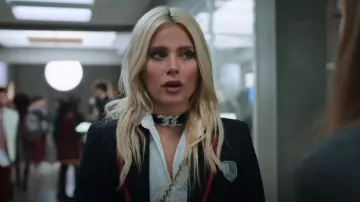 Gargantilla de diamantes de imitación de terciopelo de Zara usada por Isadora Artiñán (Valentina Zenere) como se ve en Élite (T07E04)