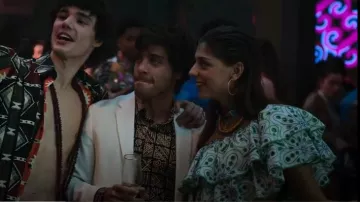 Charo Ruiz Ibiza Clara Broderie Anglaise Crop Top usado por Sara (Carmen Arrufat) como se ve en Elite (S07E04)