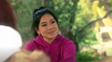 Sweat à capuche monogramme brodé de lait porté par Crystal Kung Minkoff comme on le voit dans The Real Housewives of Beverly Hills (S13E01)