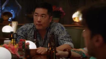 Knightsbridge But­ton Shirt worn by Detective Gordon Katsumoto (Tim Kang) as seen in Magnum P.I. (S05E14)