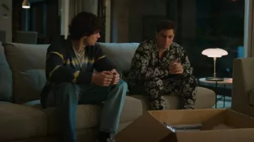 Scotch and Soda Tie-Dye Rib Knit Cardi­gan worn by Joel (Fernando Lindez) as seen in Elite (S07E05)