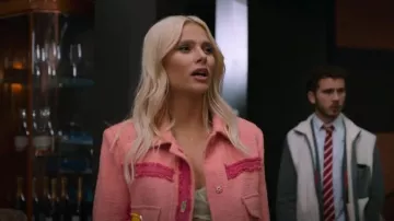 Blazer LeCruel Chanel Rosa usado por Isadora Artiñán (Valentina Zenere) como se ve en Élite (T07E05)