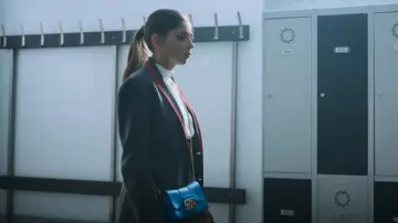 Furla Metropolis Shoulder Bag S Cerulean worn by Sara (Carmen Arrufat) as seen in Elite (S07E06)