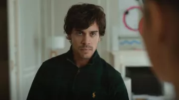 Polo Ralph Lauren Jersey de Hombre Estate-Rib Cotton Quarter-Zip usado por Raúl (Alex Pastrana) como se ve en Elite (T07E06)