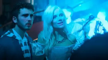 Conjunto de collar y pendientes de joyería transparente gris divino de Olivia usado por Isadora Artiñán (Valentina Zenere) como se ve en Elite (T07E06)