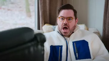 Chaqueta de parche de peluche Cos usada por Robert Brotherton como se ve en Mi vida poco ortodoxa (T02E01)
