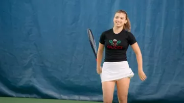 Jupe de tennis Nike Court Dri Fit portée par Miriam Haart vue dans My Unorthodox Life (S02E01)