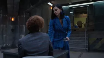Gabriela Hearst Angela Blazer rayé porté par Elena Federova (Morena Baccarin) dans The Endgame (S01E05)