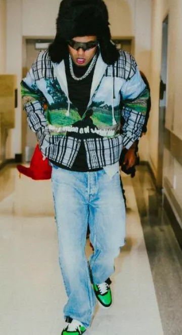 Gallery Dept. Black & Yel­low French Lo­go T Shirt worn by Myke Towers on the Instagram account @myketowers