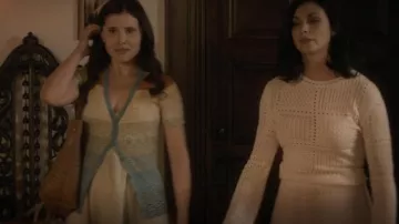 Chloé Pull à col rond semi-transparent porté par Elena Federova (Morena Baccarin) dans The Endgame (S01E07)