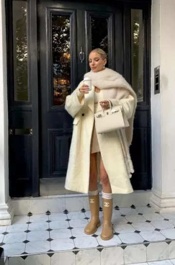 Khaite Maddy Stretch Rib Knit Top porté par Leonie Hanne sur sa Story Instagram le 29 octobre 2023