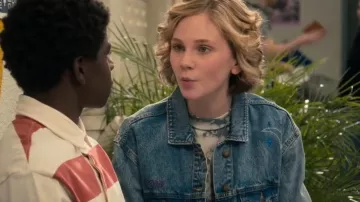 Bdg Katie Seamed Baby Tee usada por Ella McCaffrey (Lily Brooks O'Briant) como se ve en Life by Ella (S01E02)