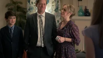 Aqua Floral Meadow Smocked Mini Vestido usado por Joanne McCaffrey (Mary Faber) como se ve en Life by Ella (S01E04)