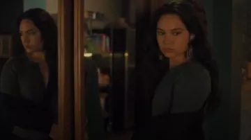 Free People Colt Henley porté par Crystal (Morgan Holmstrom) dans SkyMed (S02E05)