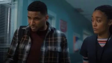 Mango Man Chemise en flanelle à carreaux pour hommes portée par Bodie (Aason Nadjiwan) comme on le voit dans SkyMed (S02E05)