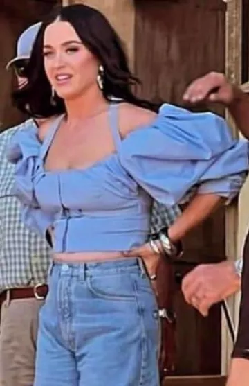 Jacquemus Poplin Top worn by Katy Perry  at Filming American Idol post on October 26, 2023