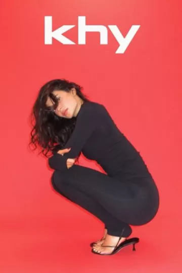 Studio Amelia Wishbone Heel usado por Kylie Jenner Khy en su publicación de Instagram el 28 de octubre de 2023