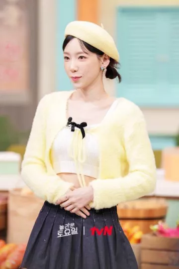 Porta Denim Pleated Mini Skirt worn by Taeyeon at Amazing Saturday Ep 287 on October 28, 2023