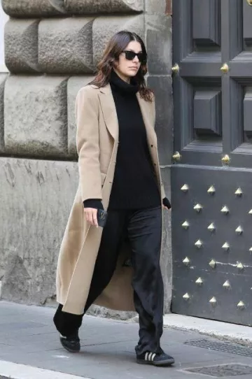Adidas Originals Og Samba Sneakers worn by Camila Morrone in Rome on October 27, 2023