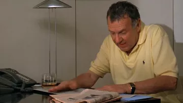 El polo amarillo de Ralph Lauren usado por Howard Swann (Tom Wilkinson) en la película El sueño de Casandra