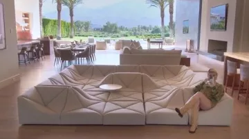 Pierre Paulin Dune Ensemble utilisé par Kourtney Kardashian dans The Kardashians (S04E06)