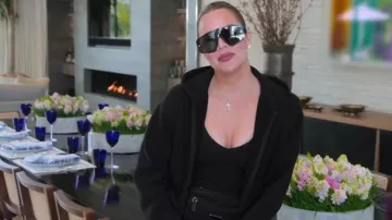 Dior Diorx­trem Mu Sun­glass­es worn by Khloé Kardashian as seen in The Kardashians (S04E06)