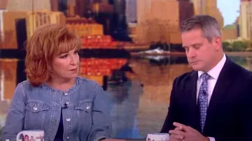 Veste en jean à col rond Cora poids plume Rag and Bone portée par Joy Behar comme on le voit dans The View le 1er novembre 2023
