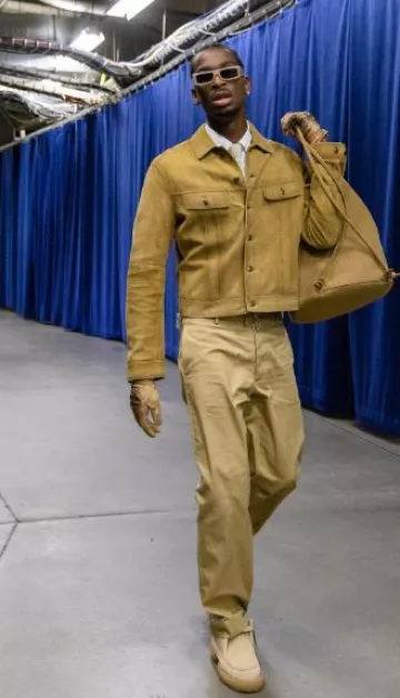 Dries Van Noten Beige Suede Platform Derby Shoes usado por Shai en la cuenta de Instagram @shai