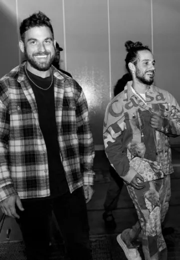 Baskets Louis Vuitton All White LV Trainer portées par Russ sur le compte Instagram @russ