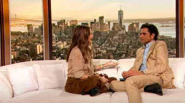 Mules en cuir Céline portées par Drew Barrymore comme on le voit dans The Drew Barrymore Show le 27 octobre 2023