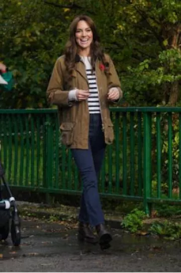Vaqueros rectos de tiro medio Mother The Dazzler usados por Kate Middleton en Dadvengers Walk el 1 de noviembre de 2023