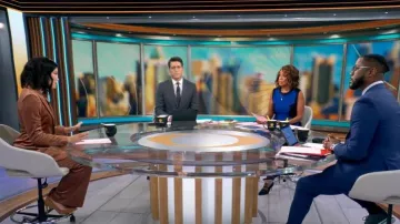 Pantalon évasé en velours côtelé velours taille haute Express Editor porté par Jo Ling Kent tel qu’on le voit dans CBS Mornings le 2 novembre 2023